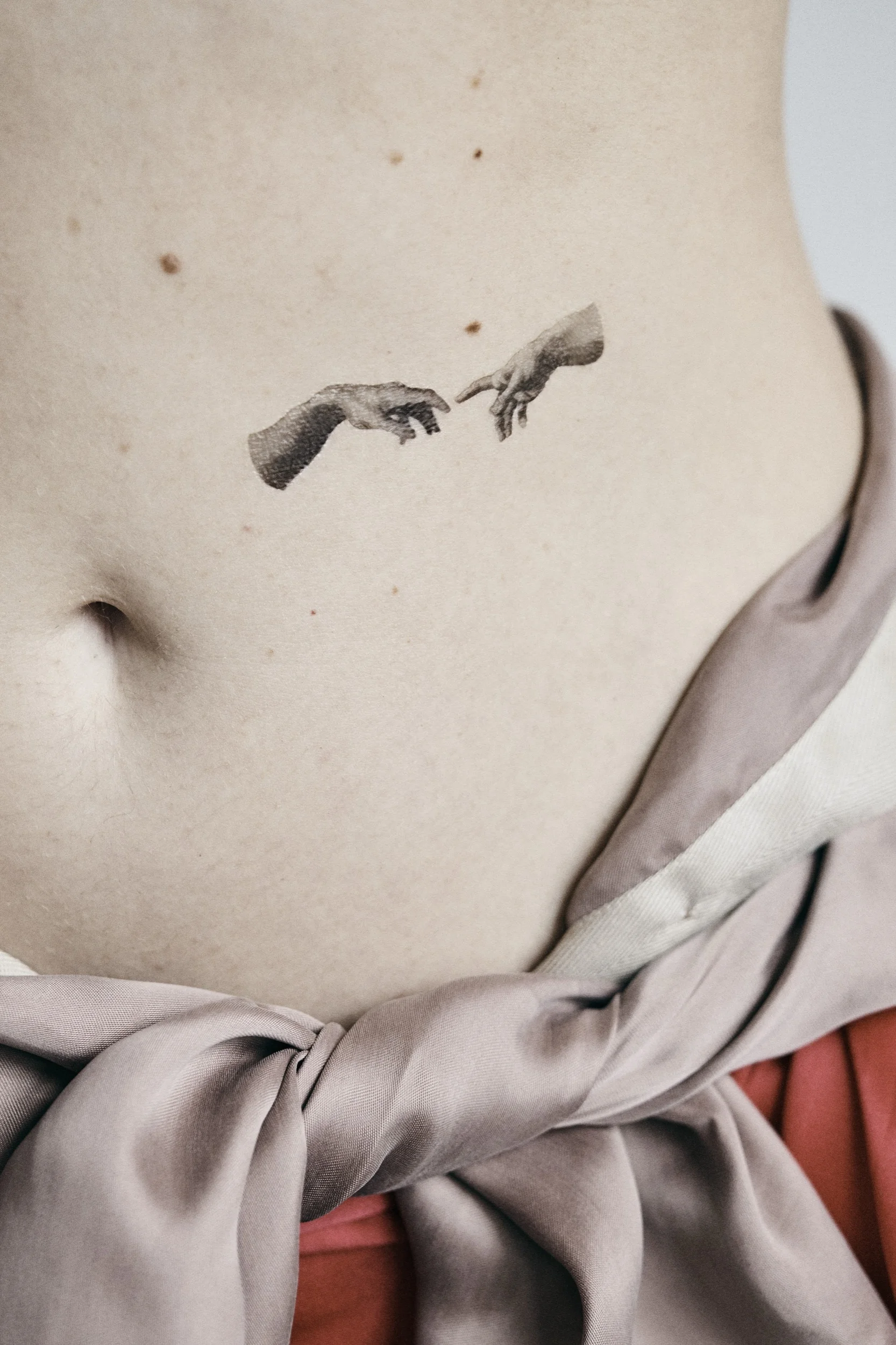 Tatouage éphémère La Création d'Adam